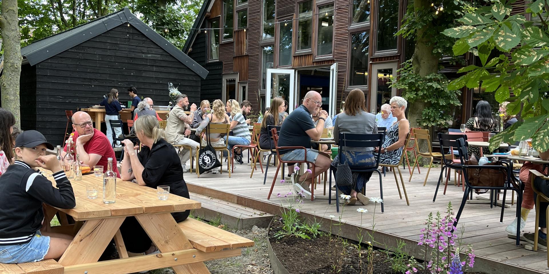 Outdoor Seating Dining