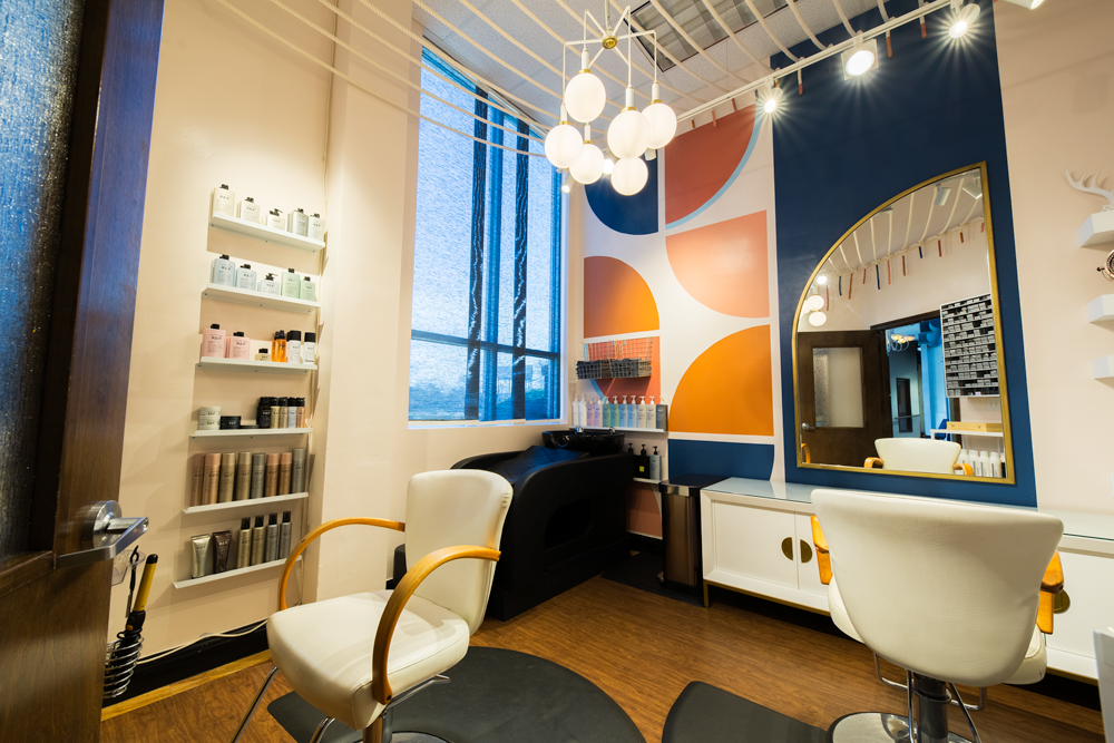 Salon Station
